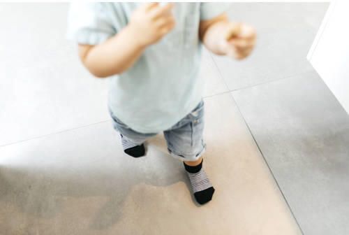 KipKep Blijf-Sokjes met anti-slip nopjes 12-18 mnd zwart gestreept Sokken Katoen 12-18 mnd - Foto 3