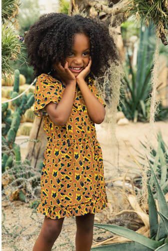Koko Noko jurk met all over print en ruches camel zwart geel Bruin Meisjes Viscose Ronde hals 104 - Foto 3
