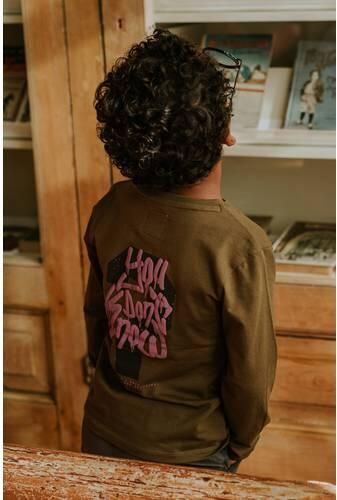 Koko Noko rechtvallende longsleeve met backprint olijfgroen Jongens Stretchkatoen Ronde hals - Foto 2