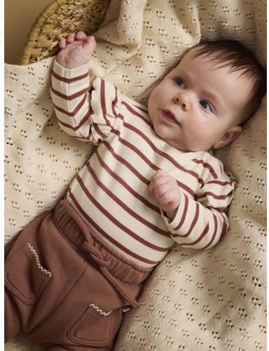 LIL' ATELIER BABY katoenen gestreepte romper met ruches offwhite bruin - Foto 4