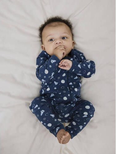 Name It Pyjama NBMNIGHTSUIT 2P ZIP FF DARK SPACE NOOS comfortabele overalls: één effen en één allover bedrukt (set 2-delig) - Foto 2