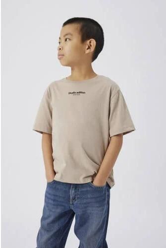 Name it KIDS T-shirt NKMBRODY met tekst zand Beige Jongens Katoen Ronde hals 122 128 - Foto 5