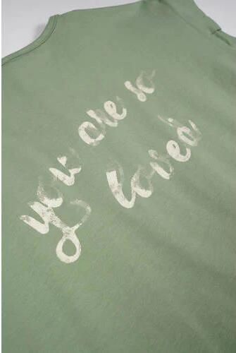 NONO T-shirt Kamelle met backprint en ruches saliegroen Meisjes Stretchkatoen Ronde hals 122 128 - Foto 3