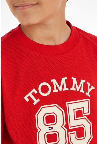 Tommy Hilfiger T-shirt met tekst rood Jongens Katoen Ronde hals Tekst 104 - Foto 2