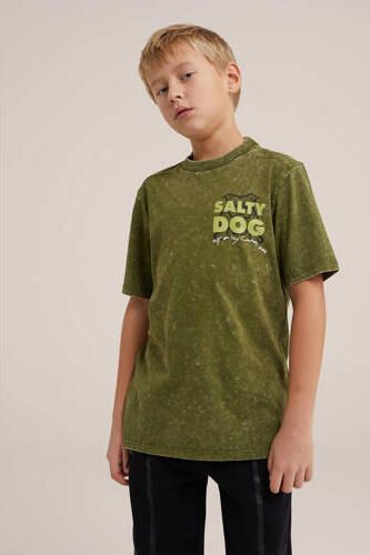 WE Fashion T-shirt met tekst groen Jongens Katoen Ronde hals Tekst 110 116