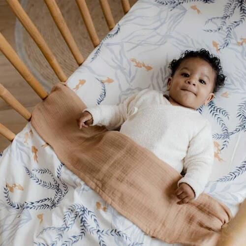 Yumi Baby wiegdeken Fish 75x100 cm wit blauw oranje Babydeken All over print
