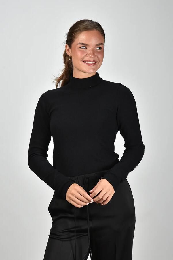 Extreme Cashmere Zwarte trui met mock nek Black Dames