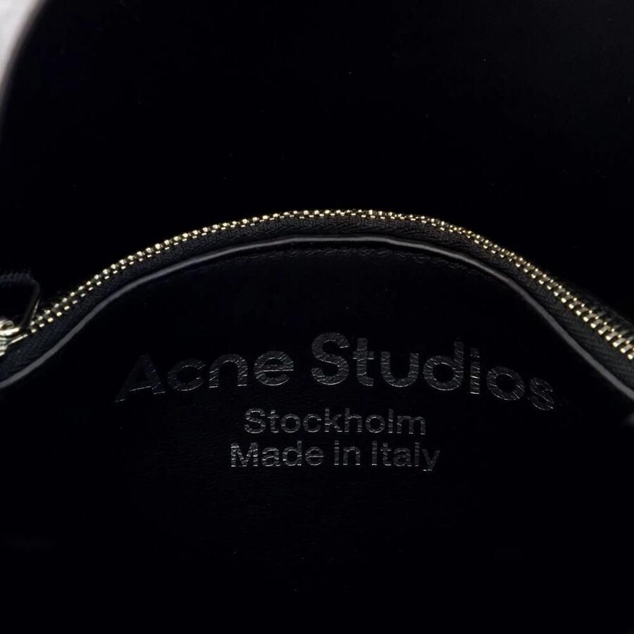 Acne Studios Hobo bags Musubi Mini Crossbody Leather Black in zwart - Foto 2