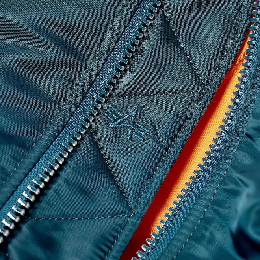 Alpha industries Bomberjack met opstaande kraag en klepzakken