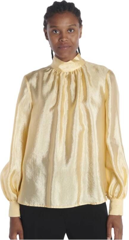 Attic and Barn Gouden Hoge Kraag Shirt Beige Dames