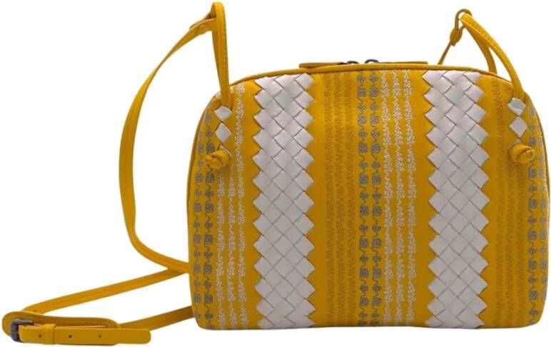 Bottega Veneta Vintage Bottega Veneta mini shoulder bag in intrecciato yellow cream leather with grey embroidery Geel Dames