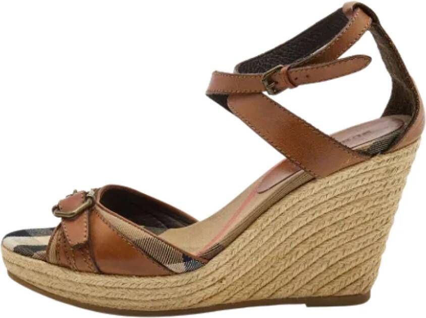 Burberry Vintage Pre-owned Canvas sandals Bruin Dames
