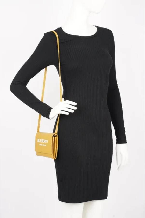 Burberry Vintage Pre-owned Leather shoulder-bags Geel Dames