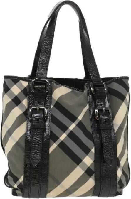 Burberry Vintage Pre-owned Nylon shoulder-bags Zwart Dames