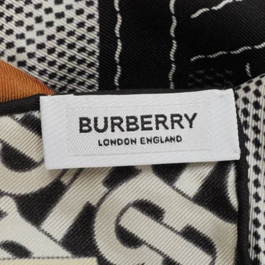 Burberry Vintage Pre-owned Silk scarves Zwart Dames