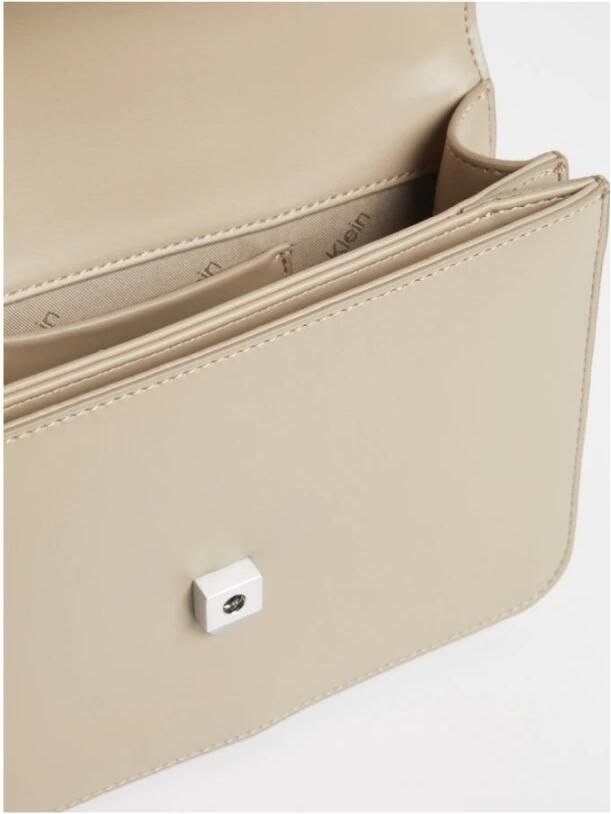 Calvin Klein Crossbody bags Bar Hardware Shoulder Bag in beige - Foto 2