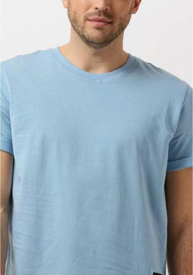 CALVIN KLEIN Heren Polo's & T-shirts Badge Turn Up Sleeve Lichtblauw