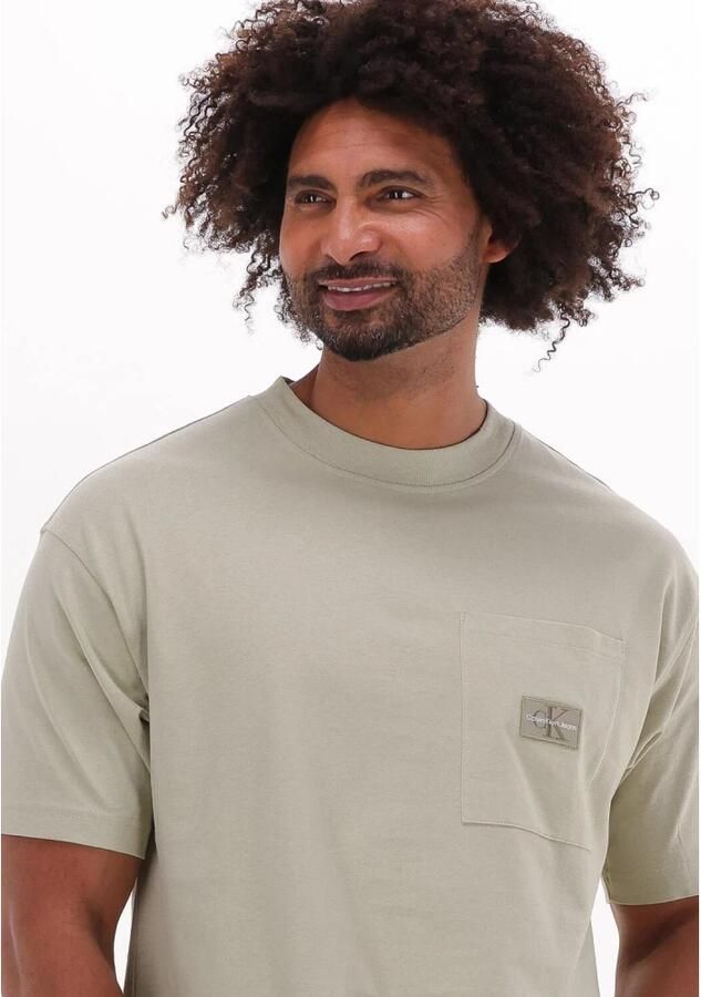 CALVIN KLEIN Heren Polo's & T-shirts Shrunken Badge Pocket Tee Beige