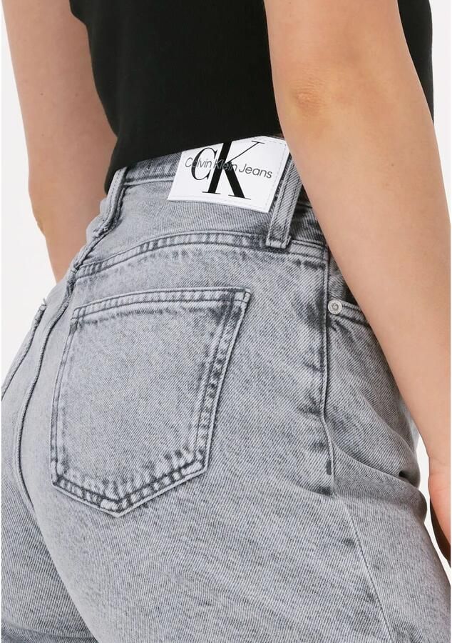 Calvin Klein Mom Denim Shorts in Lichtgrijs Blue Dames - Foto 3
