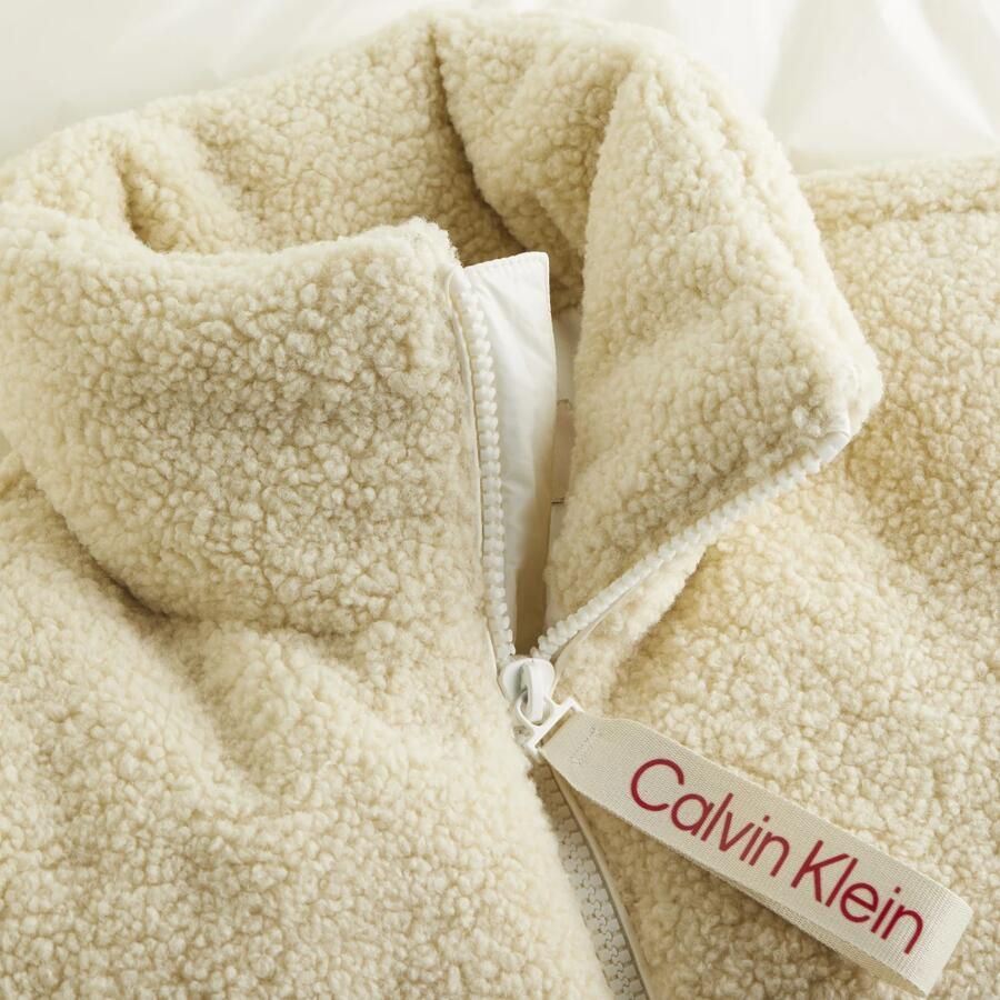 Calvin Klein Outdoorjack SHERPA PUFFER JACKET met een logo-opschrift