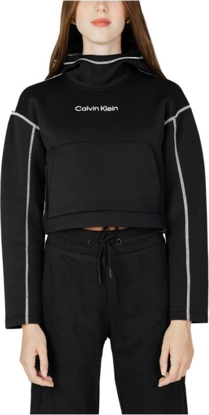 Calvin Klein PW Hoodie 00Gwf3W325 Blijf comfortabel en stijlvol dit herfst winter seizoen met deze Women`s Hoodie. Gemaakt van een mix van polyester PES (92%) en elastan (8%) is deze hoodie perfect voor dagelijks gebruik. Voeg het vandaag nog toe aan je collectie! Black Dames