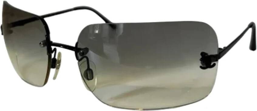 Chanel Vintage Grijze Metalen Chanel Zonnebril Model 4017 Grijs Dames