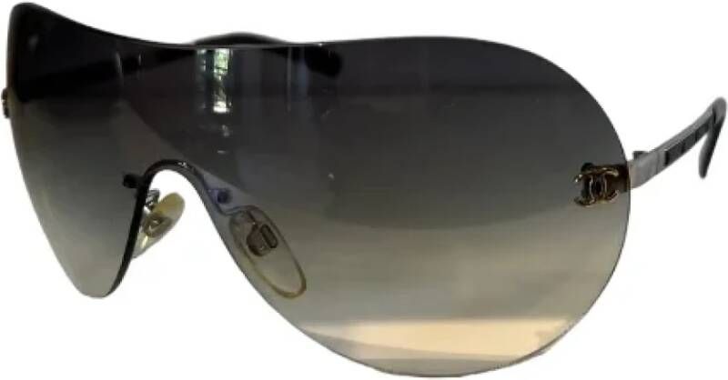 Chanel Vintage Pre-owned Metal sunglasses Grijs Dames