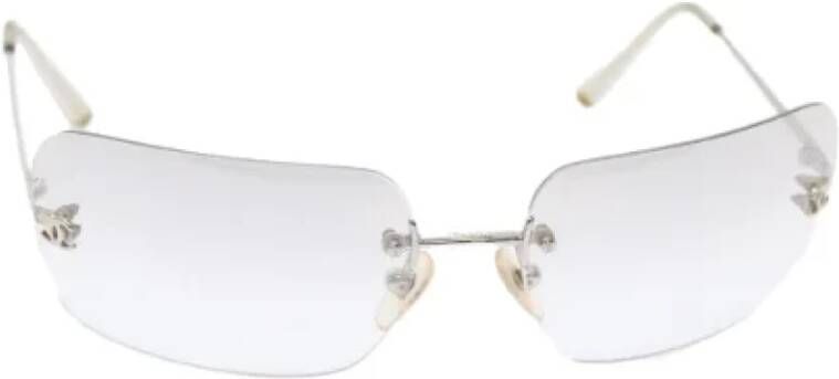 Chanel Vintage Pre-owned Metal sunglasses Grijs Dames