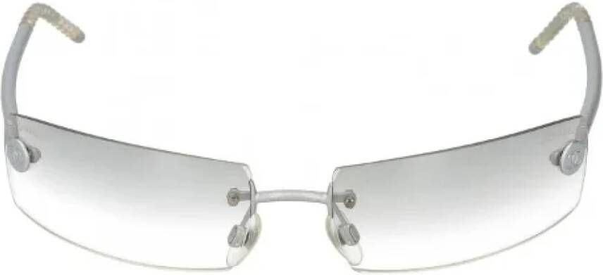 Chanel Vintage Pre-owned Metal sunglasses Grijs Dames