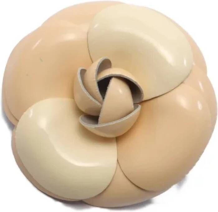 Chanel Vintage Pre-owned Plastic chanel-jewelry Beige Dames