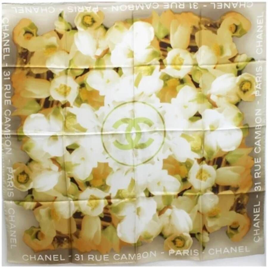 Chanel Vintage Pre-owned Silk scarves Beige Dames