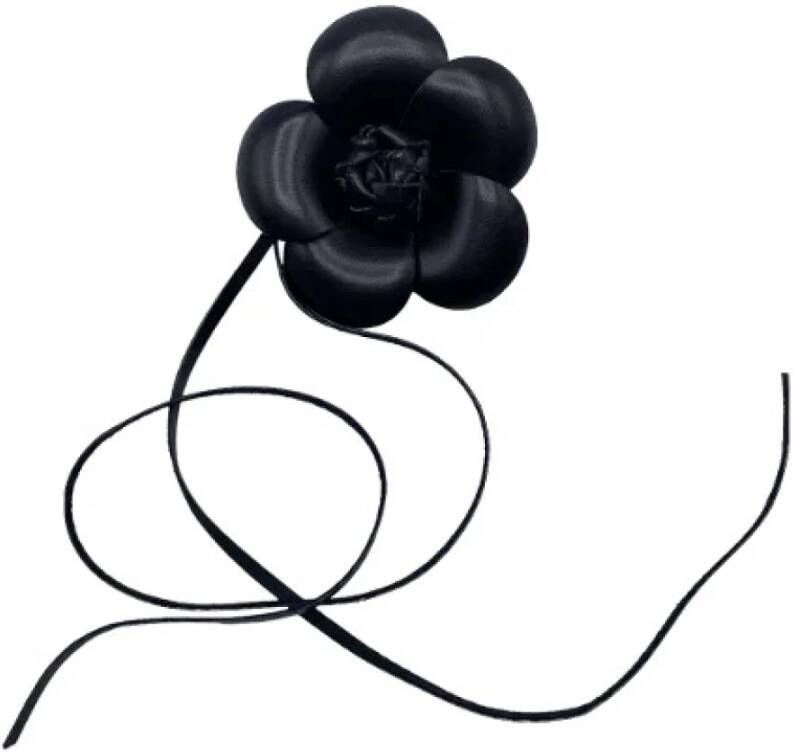 Chanel Vintage Stoffen Chanel Sieraden Zwarte Leren Camellia Broche Zwart Dames