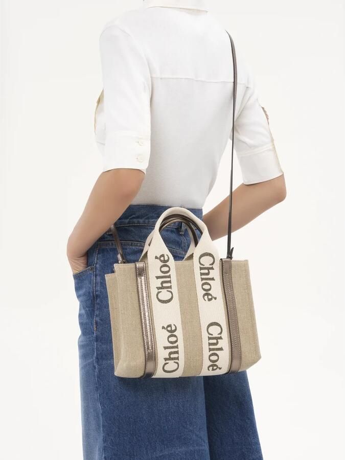 Chloé Shoppers & Totes Woody Small Tote Bag in groen - Foto 5