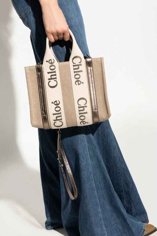 Chloé Shoppers & Totes Woody Small Tote Bag in groen - Foto 12