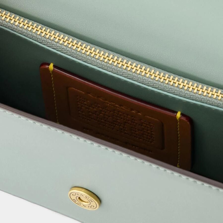 Coach Hobo bags Essential Long Crossbody Leather Green in groen - Foto 2