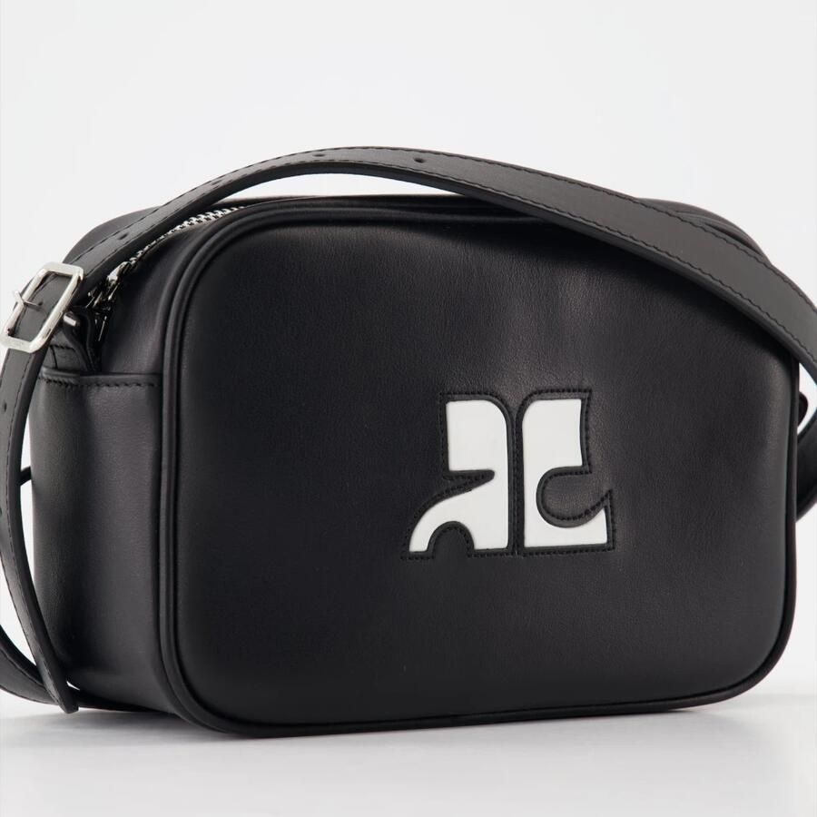Courrèges Hobo bags Reedition Camera Crossbody Leather Black in zwart - Foto 4