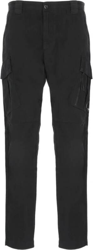 C.P. Company Zwarte Katoenen Tapered Broek met Contrasterend Logo Patch Zwart Heren