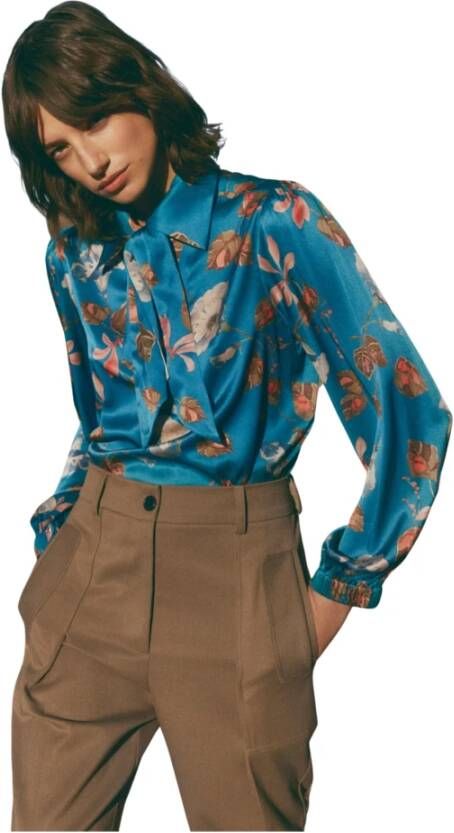 Dea Kudibal Stijlvolle Zijden Blouse met Kattenstrik Blauw Dames