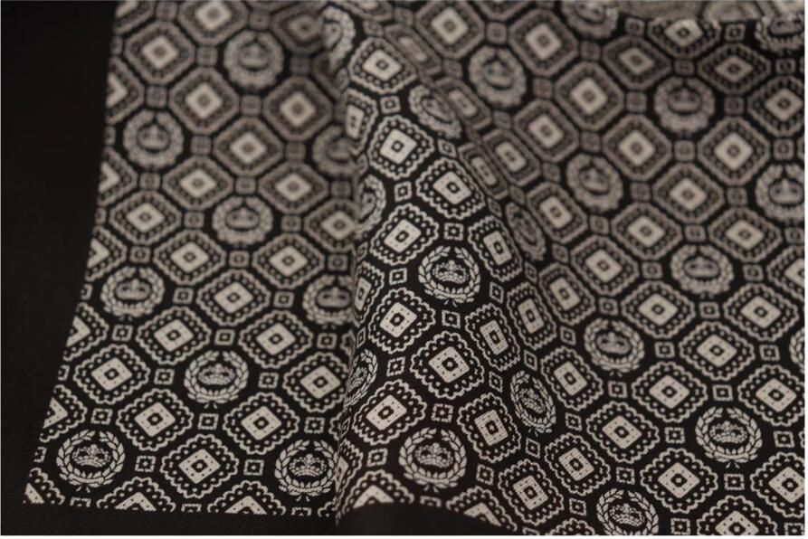 Dolce & Gabbana Zwart patroon DG Logo zijden zakdoek Multicolor Heren