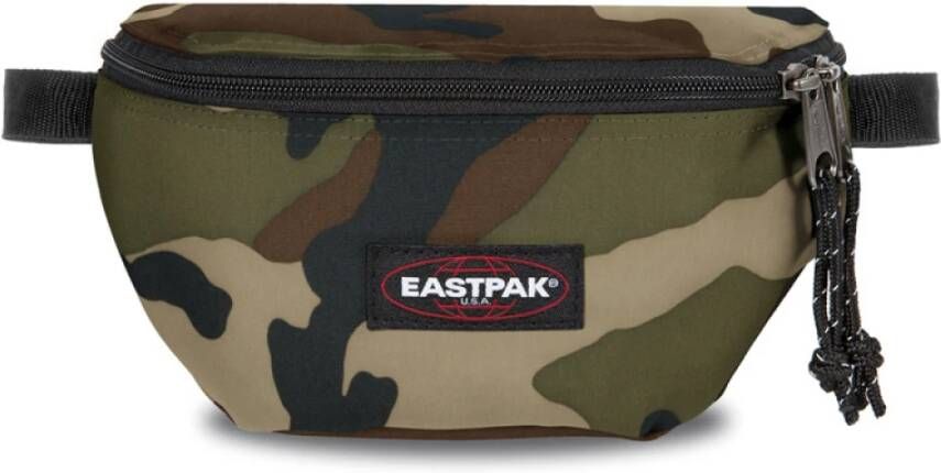 Eastpak Heuptasje SPRINGER Camo bevat gerecycled materiaal(global recycled standard )