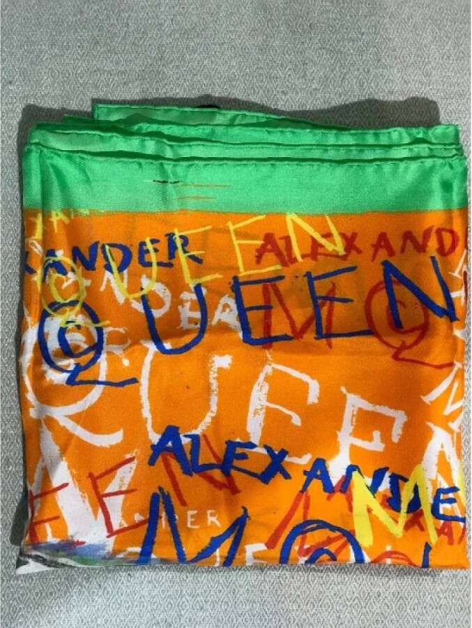 Alexander McQueen Pre-owned Silk scarves Oranje Dames