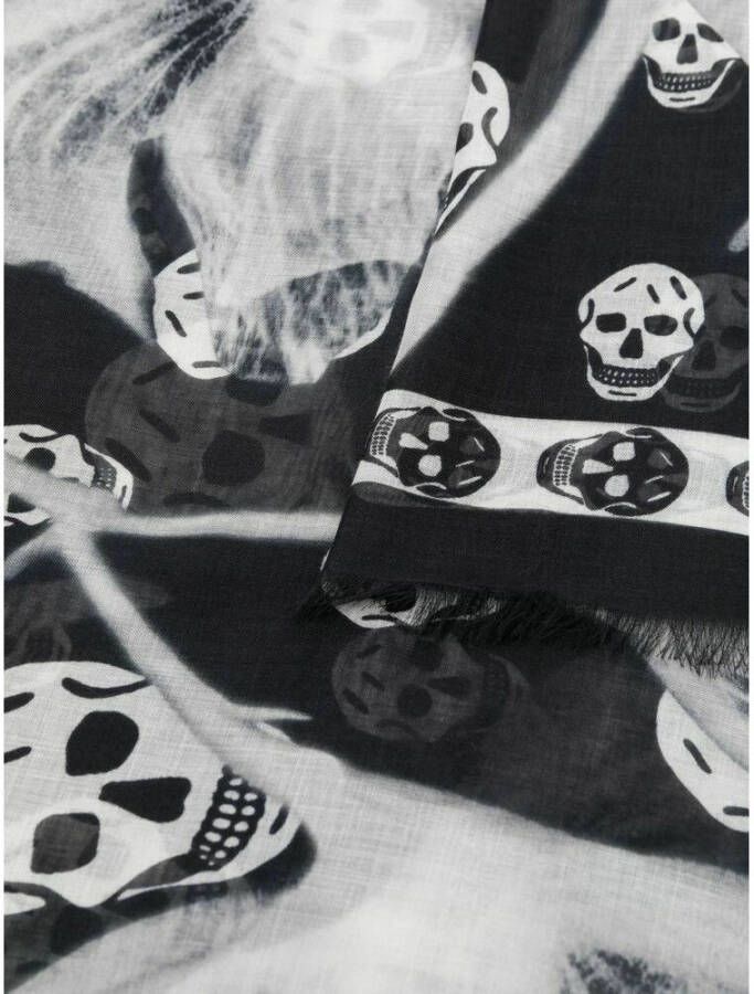 alexander mcqueen Zwarte Sjaal met Skull Print Zwart Dames