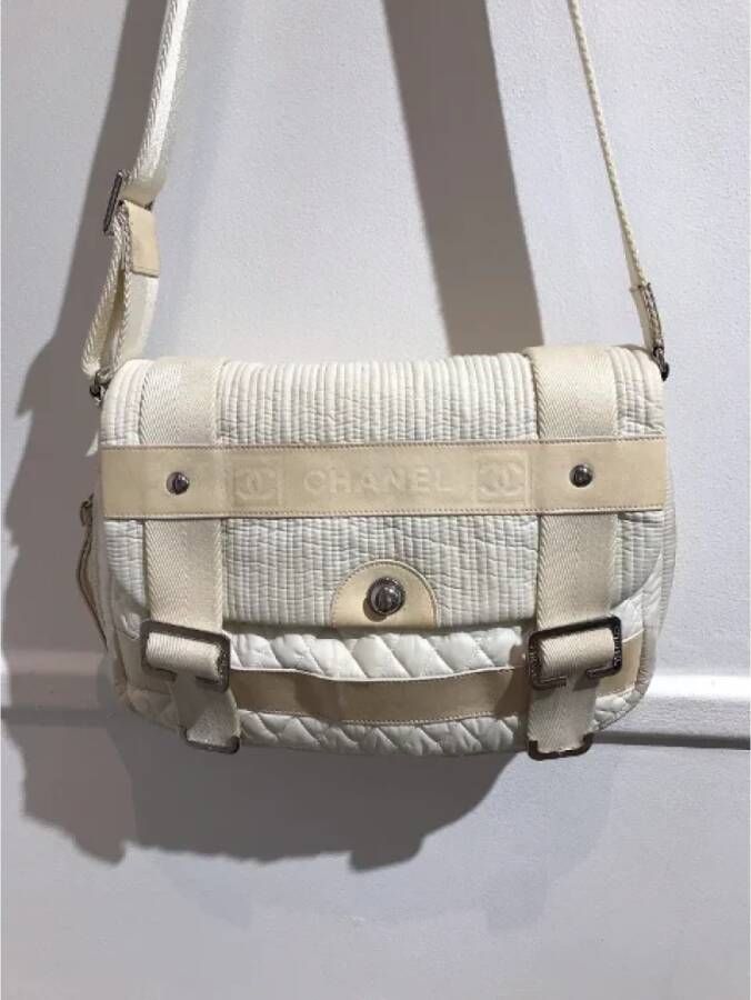 Chanel Vintage Pre-owned Canvas chanel-bags Beige Dames