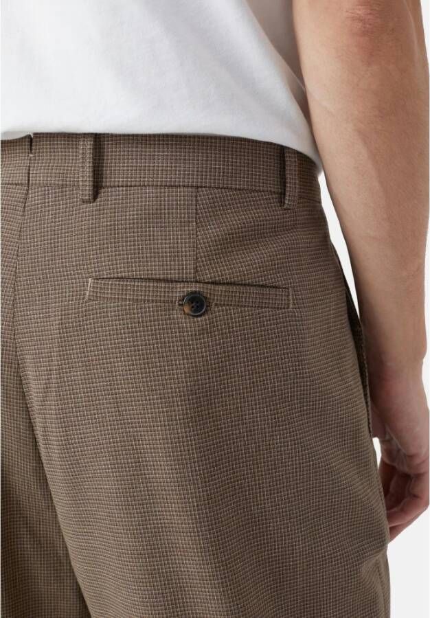 closed Loszittende broek met micro ruitpatroon. Zij- en achterzakken met knoopsluiting. Beige Heren