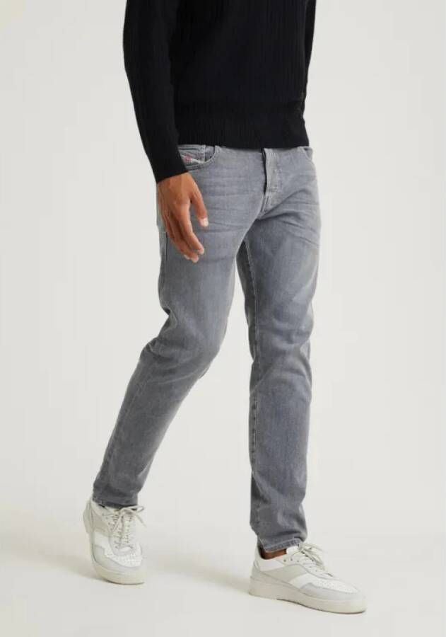 Diesel Slim-fit Jeans met Tapered Legs Grijs Heren