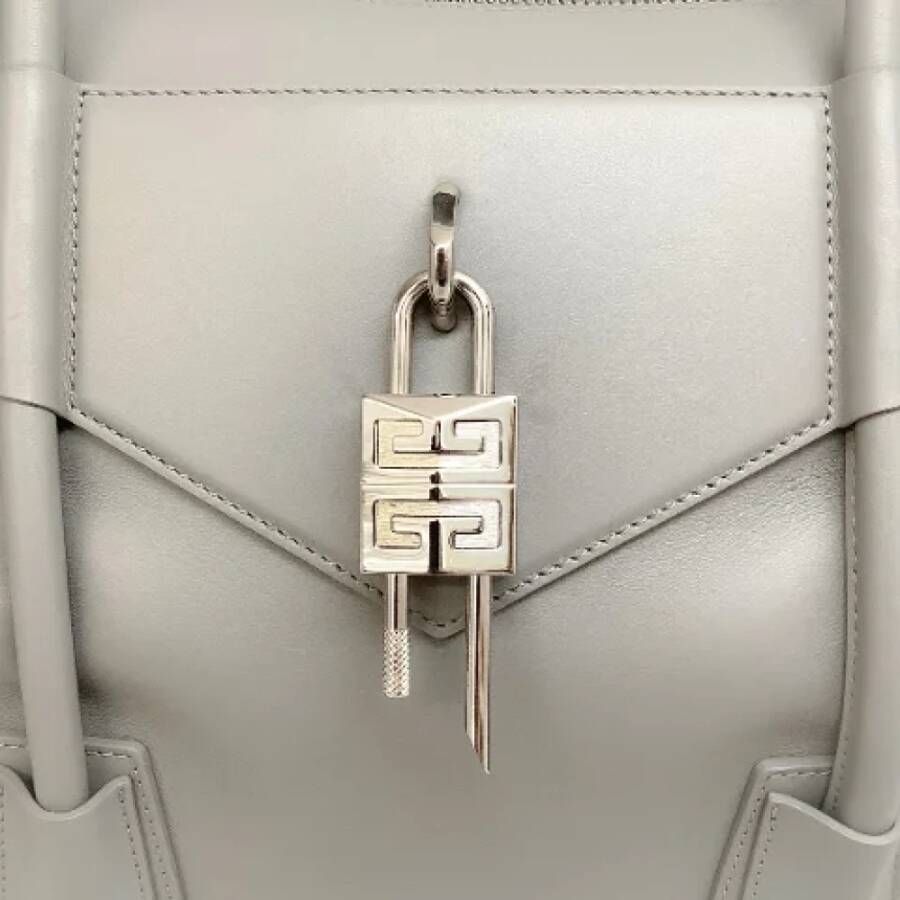 Givenchy Pre-owned Leather handbags Grijs Dames