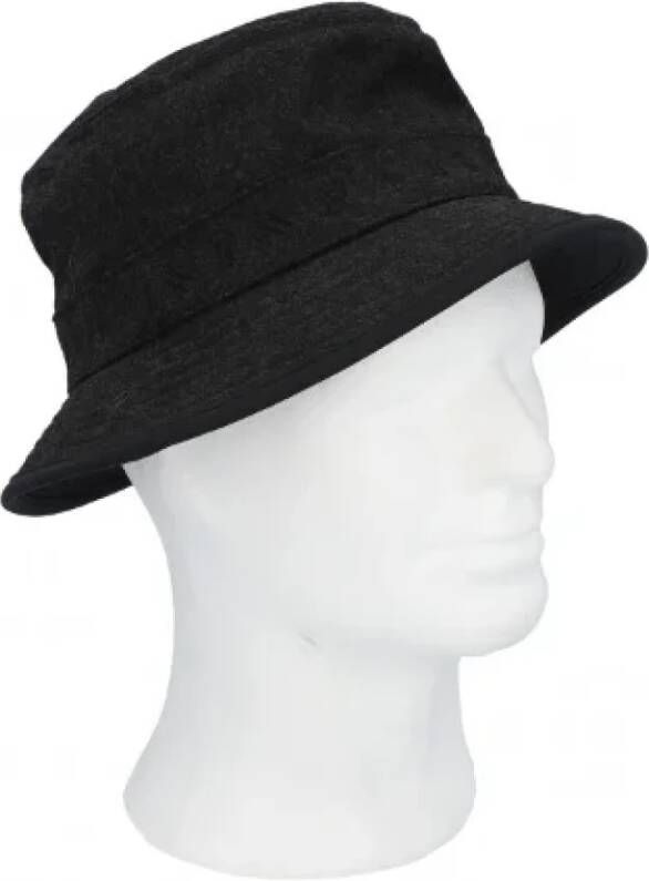 Hermès Vintage Pre-owned Cashmere hats Zwart Unisex