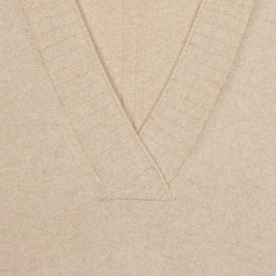 John Smedley Beige Wrap Jersey met Diepe V-Hals en Ribdetails Beige Dames