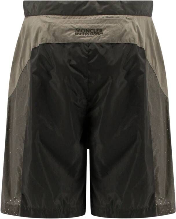Moncler Lange Shorts voor Heren met Geperforeerd Detail Groen Heren