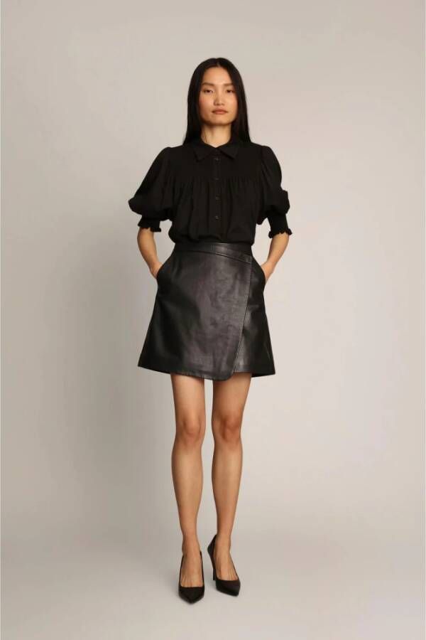 Munthe Vrouwelijke blouse met prachtige smokdetails Zwart Dames